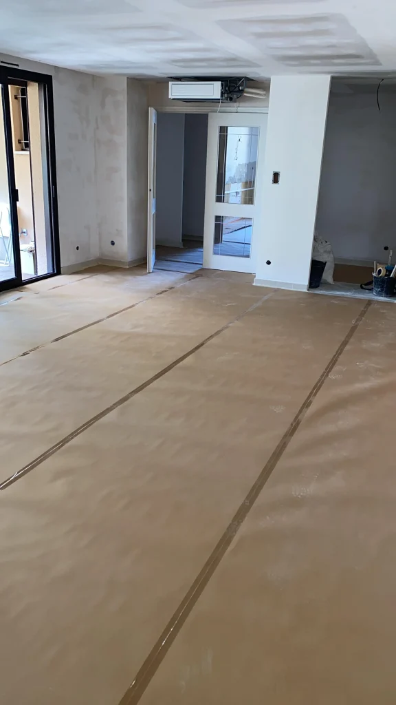 Ponçage en cours — surface avant lustrage