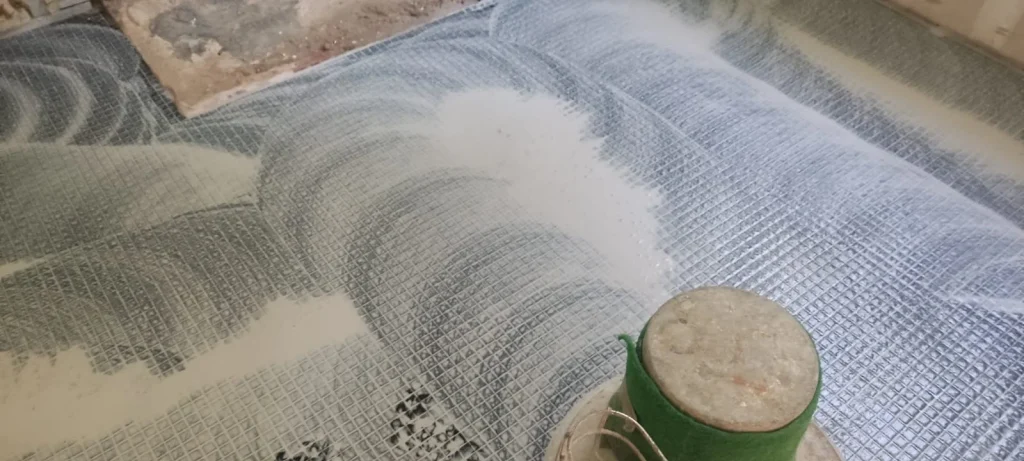 Cristallisation marbre en cours — poudre de cristallisation appliquée