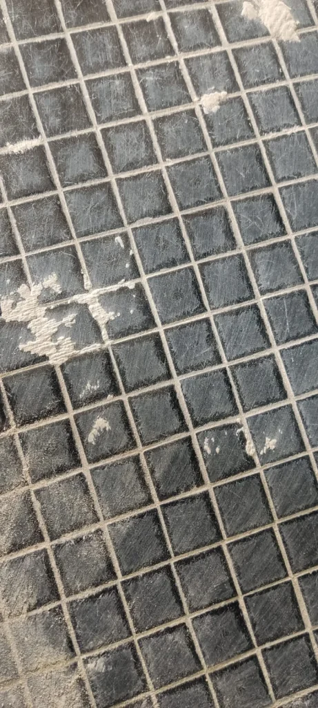 Travaux de rénovation marbre en cours