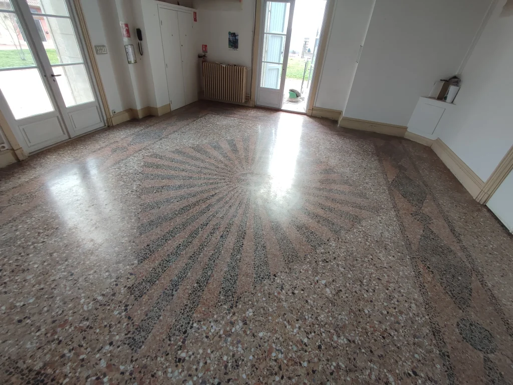 Sol marbre lustré — résultat miroir